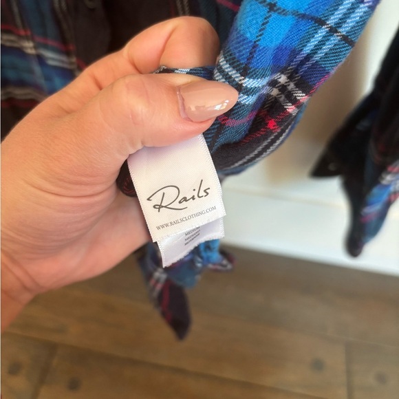 RAILS HUNTER PLAID BUTTOM UP SHIRT SIZE M - Picture 5 of 8